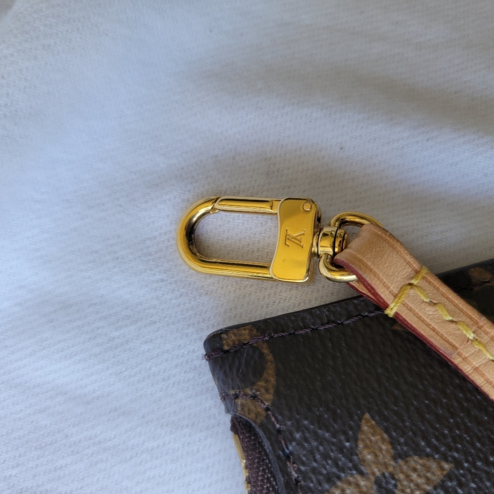 Louis Vuitton Neverfull MM Monogram Wristlet Pouch - Picture 7 of 13